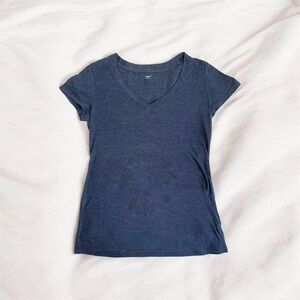 GAP® WOMEN'S BLANK V-NECK TEE.